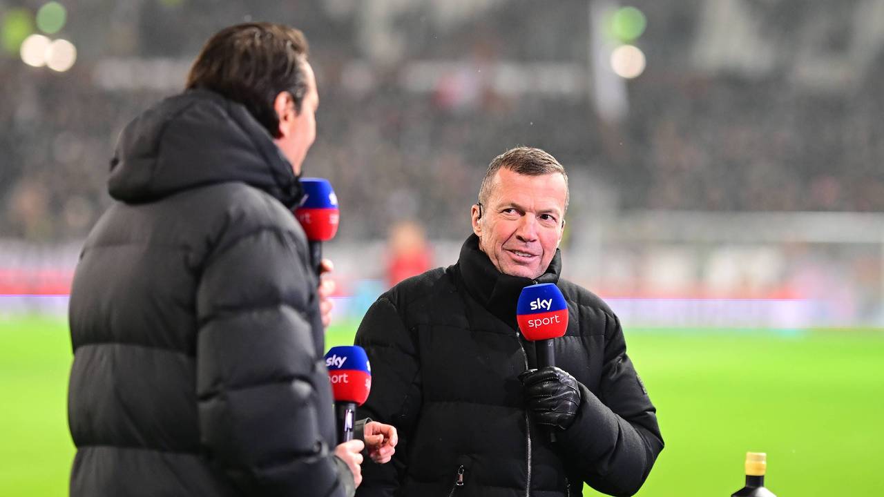 Lothar Matthäus spricht mit Sky-Moderator Lothar Matthäus.