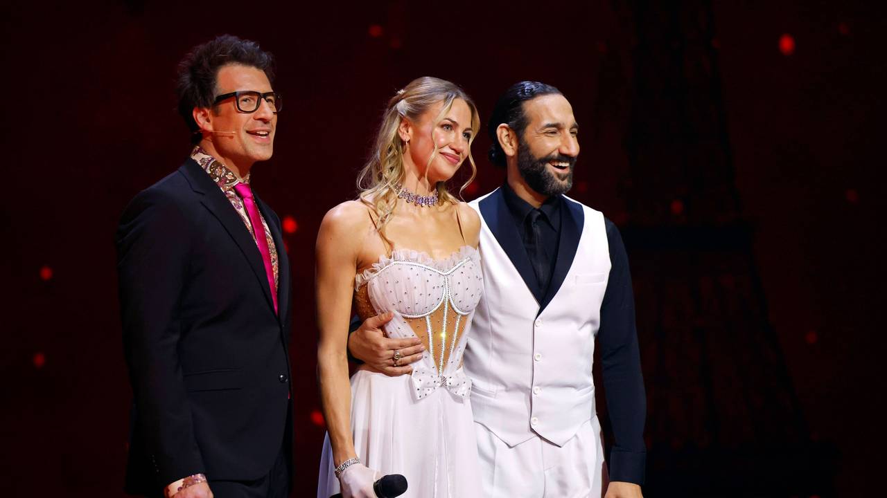 Moderator Daniel Hartwich, Tänzer Massimio Sinato und Sängerin Lulu Lewe in der zehnten Live-Show bei der 17. Staffel der RTL-Tanzshow „Let's Dance“.