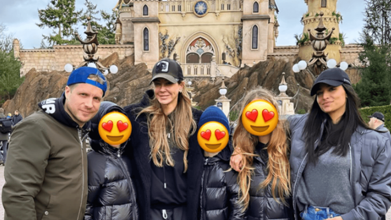 Oliver Pocher, Sandy Meyer-Wölden und Amira Aly mit Pochers drei Kindern aus seiner ersten Beziehung.