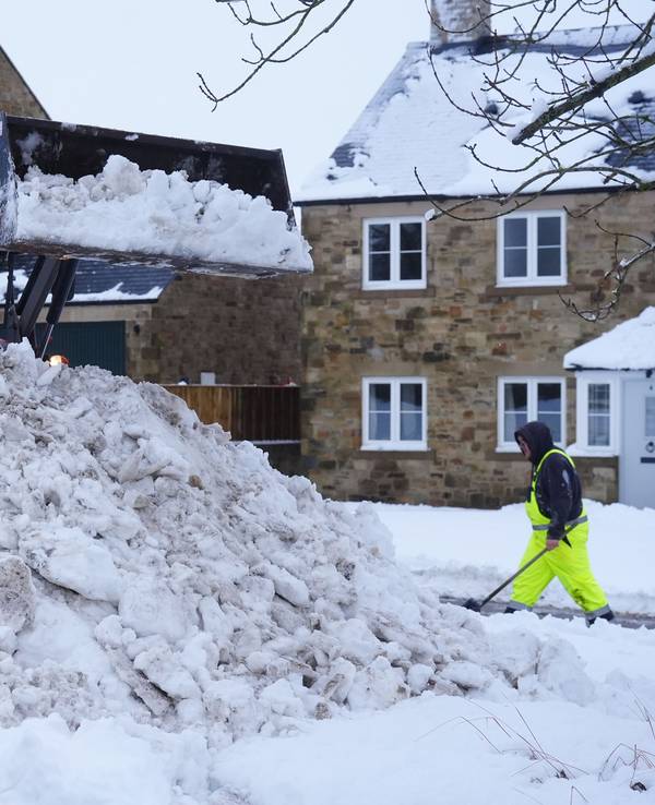 Für weite Teile Großbritanniens galten am Montag (6. Januar 2025) weiterhin Wetterwarnungen vor widrigen Bedingungen, darunter Überschwemmungen durch starken Regen und tauenden Schnee. Das Foto entstand in Catton (Northumberland).