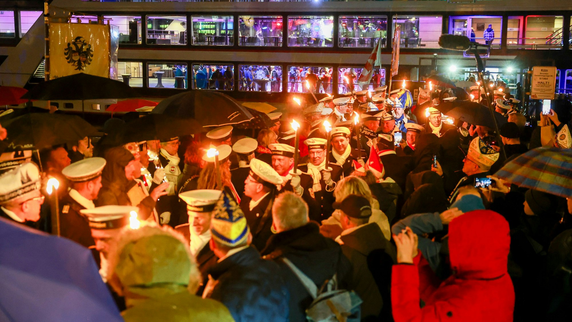 Einzug des designierten Dreigestirns in die Hofburg.