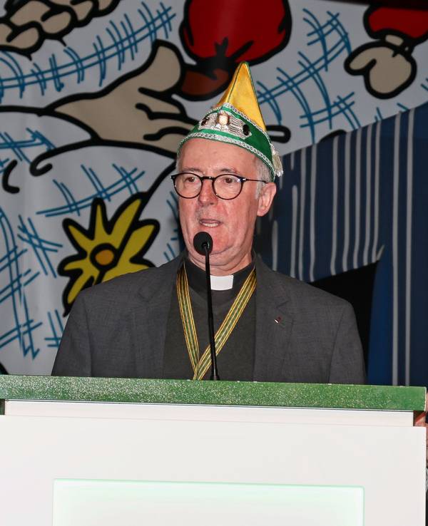 Dompropst Monsignore Guido Assmann am Rednerpult.
