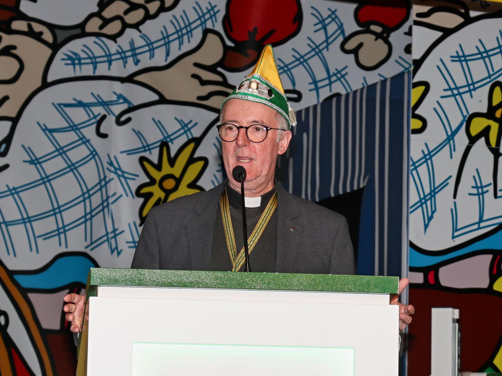 Dompropst Monsignore Guido Assmann am Rednerpult.