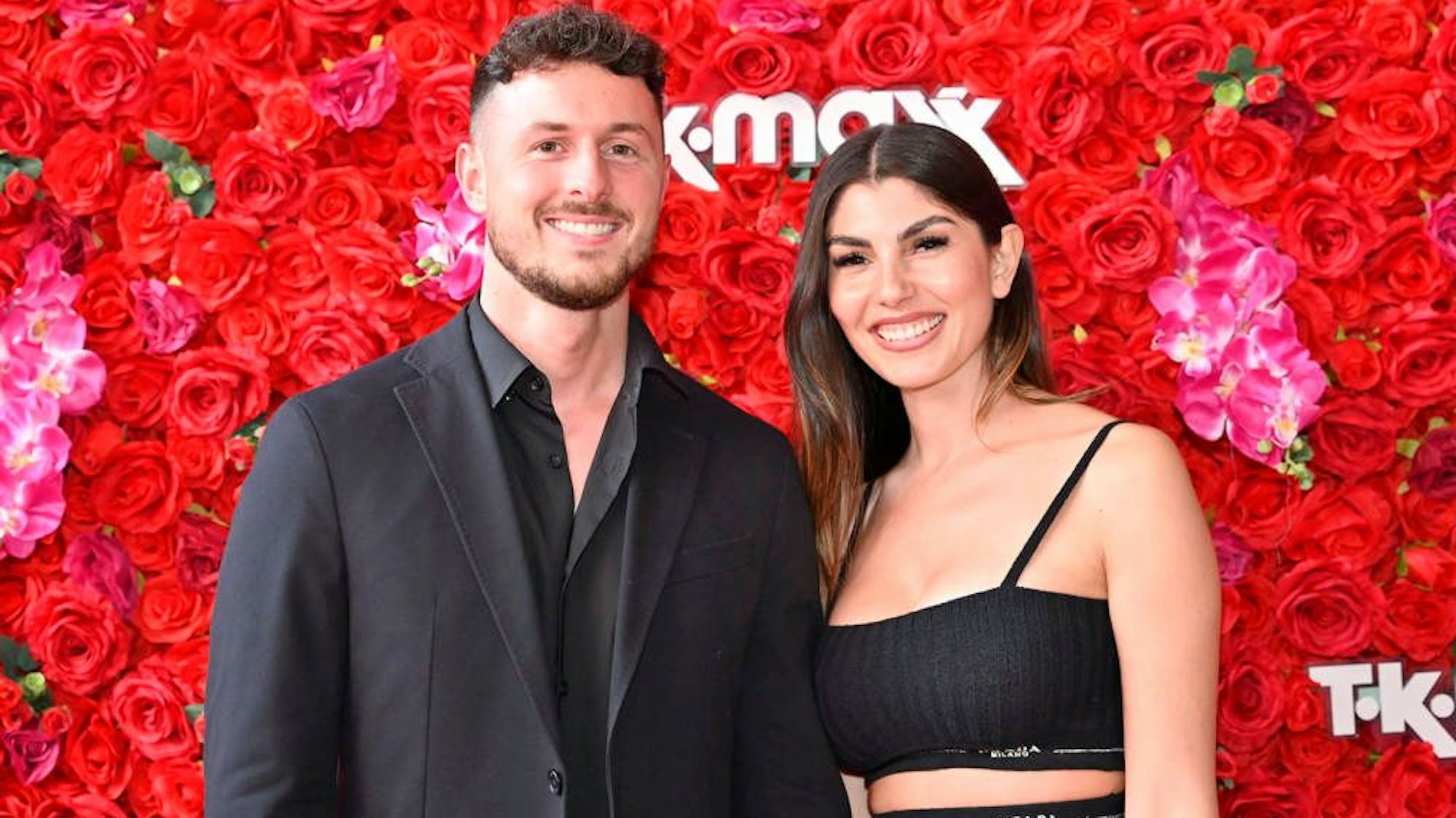 Jannik Kontalis und Yeliz Koc bei der TKMaxx Eröffnung im Supercandy Pop Up Museum. Köln, 10.05.2023 *** Jannik Kontalis and Yeliz Koc at the TKMaxx opening at the Supercandy Pop Up Museum Cologne, 10 05 2023 Foto:xD.xAnoraganingrumx/xFuturexImage