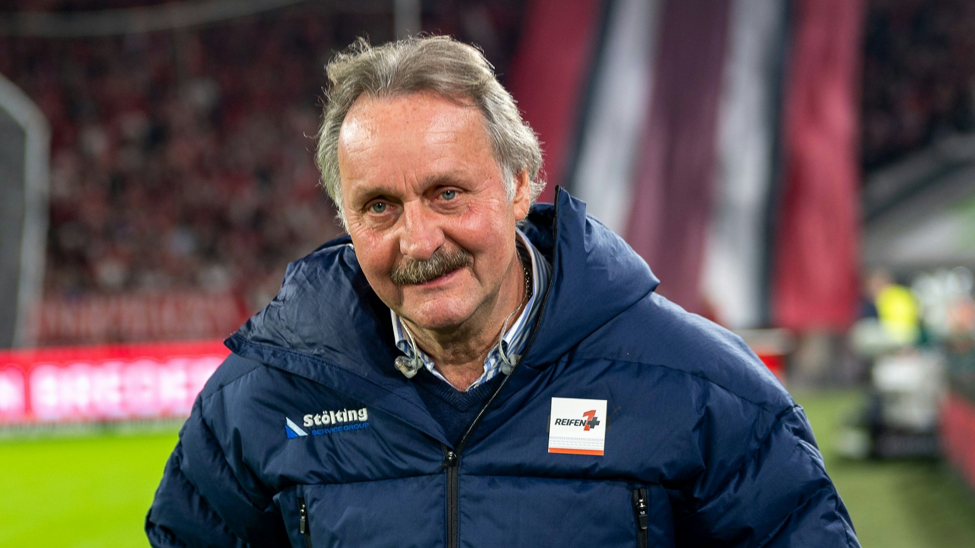 Peter Neururer im Stadion.