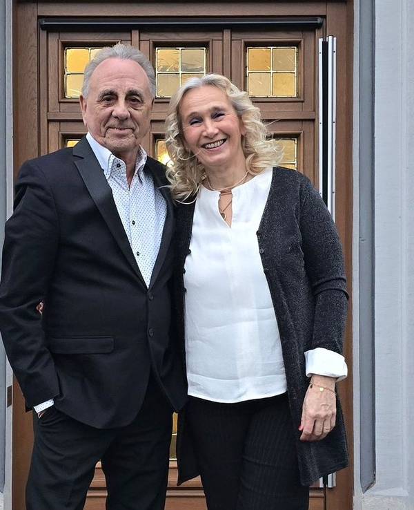 Erry Stoklosa mit seiner Frau Maggie nach der Hochzeit.