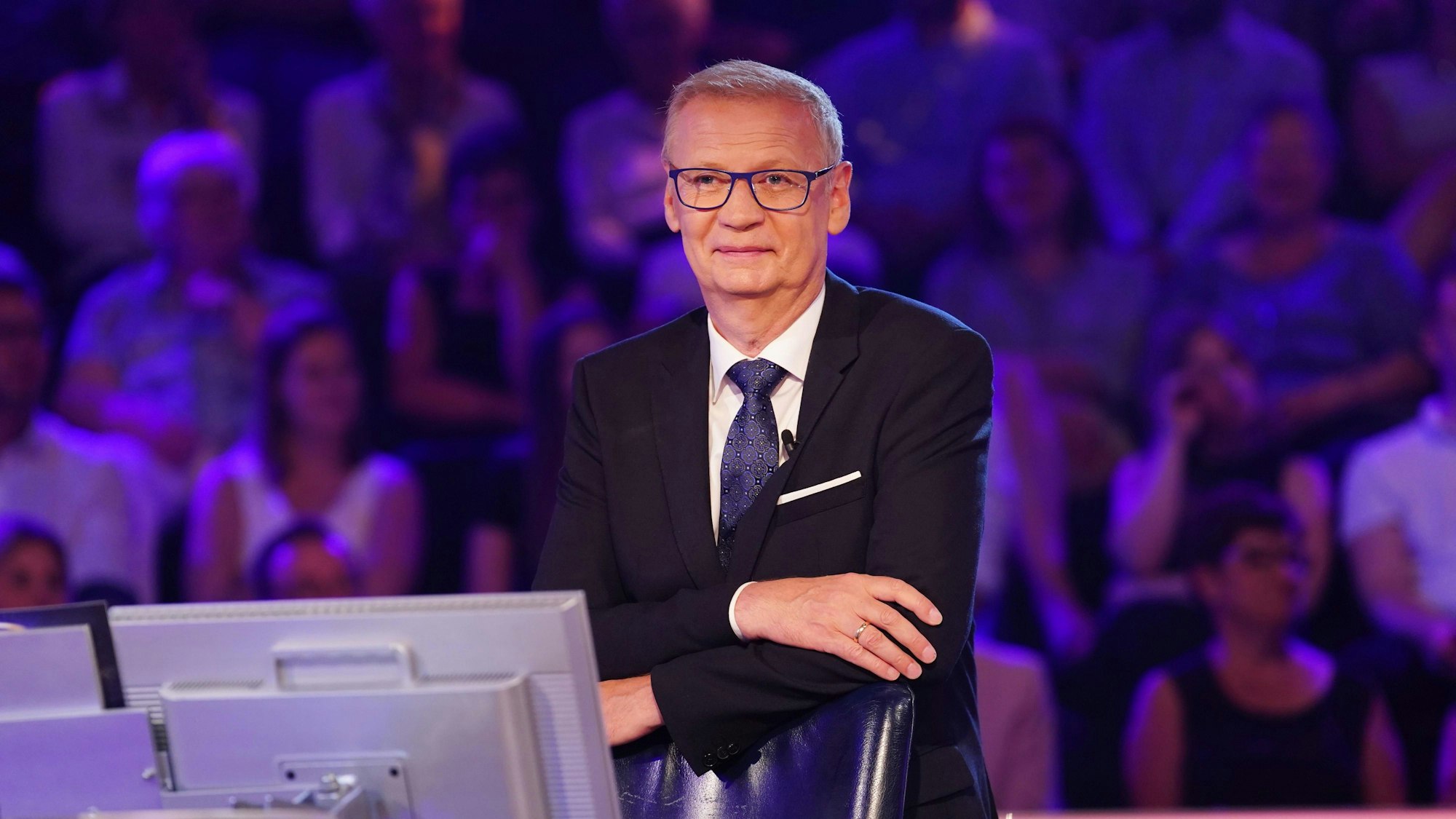 Zu sehen ist Moderator Günther Jauch im Studio seiner Sendung „Wer wird Millionär?“