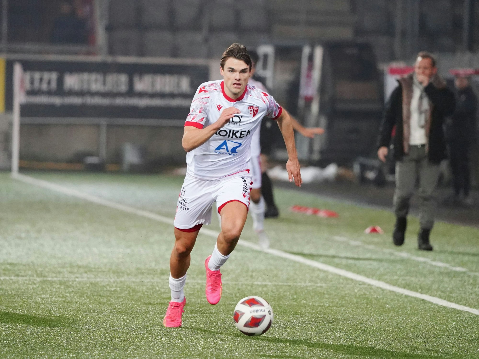 Joel Schmied am Ball.