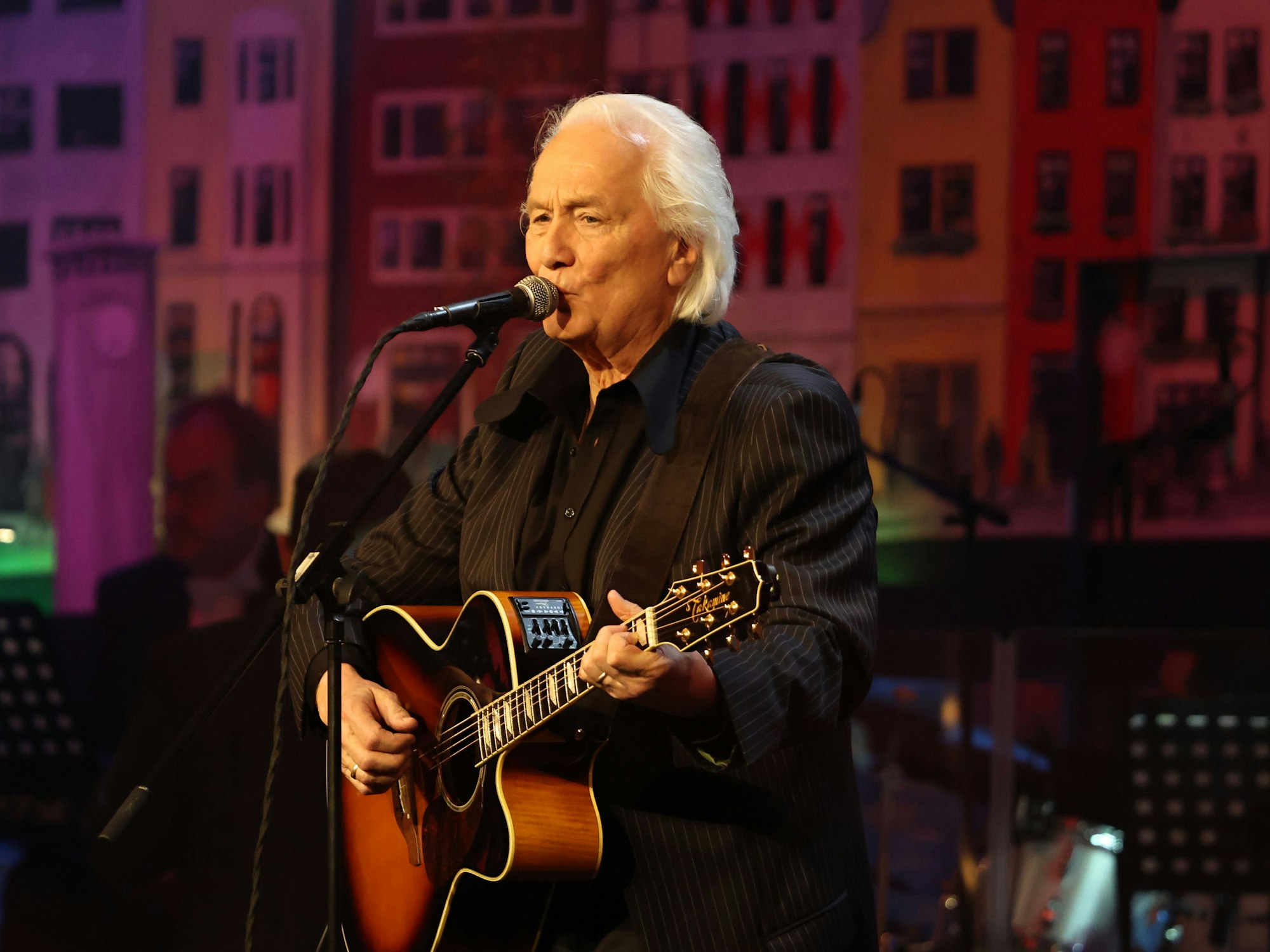 Hannes Schöner auf der Bühne der Proklamation.