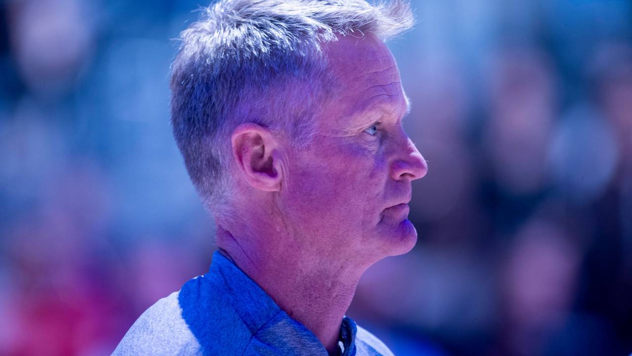 Steve Kerr an der Seitenlinie bei einem Spiel in der NBA.