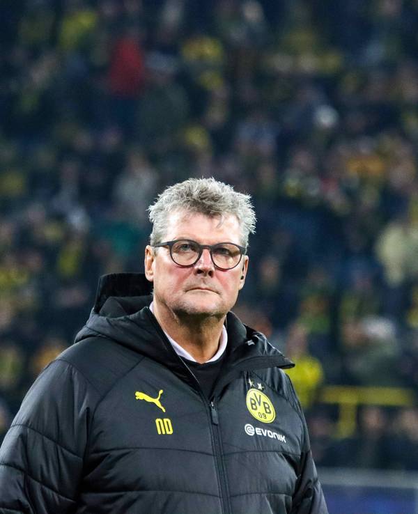 Norbert Dickel auf dem Platz.