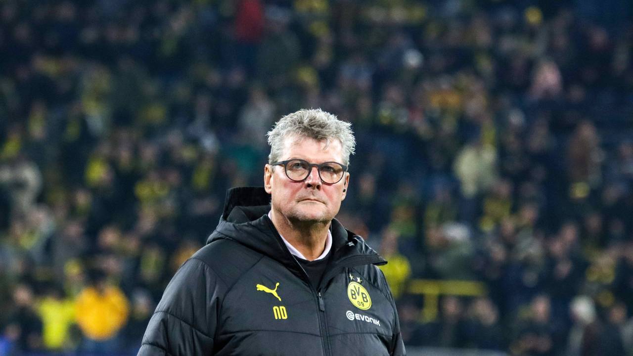 Norbert Dickel auf dem Platz.