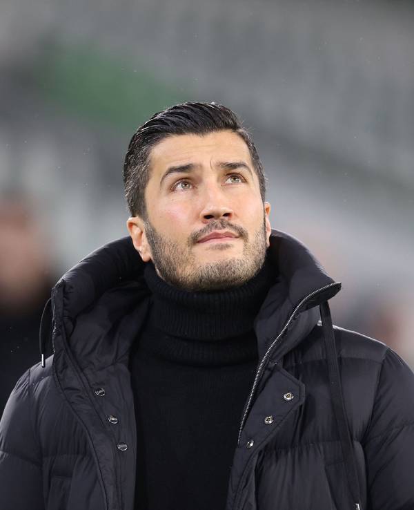 Nuri Sahin blickt nach oben.