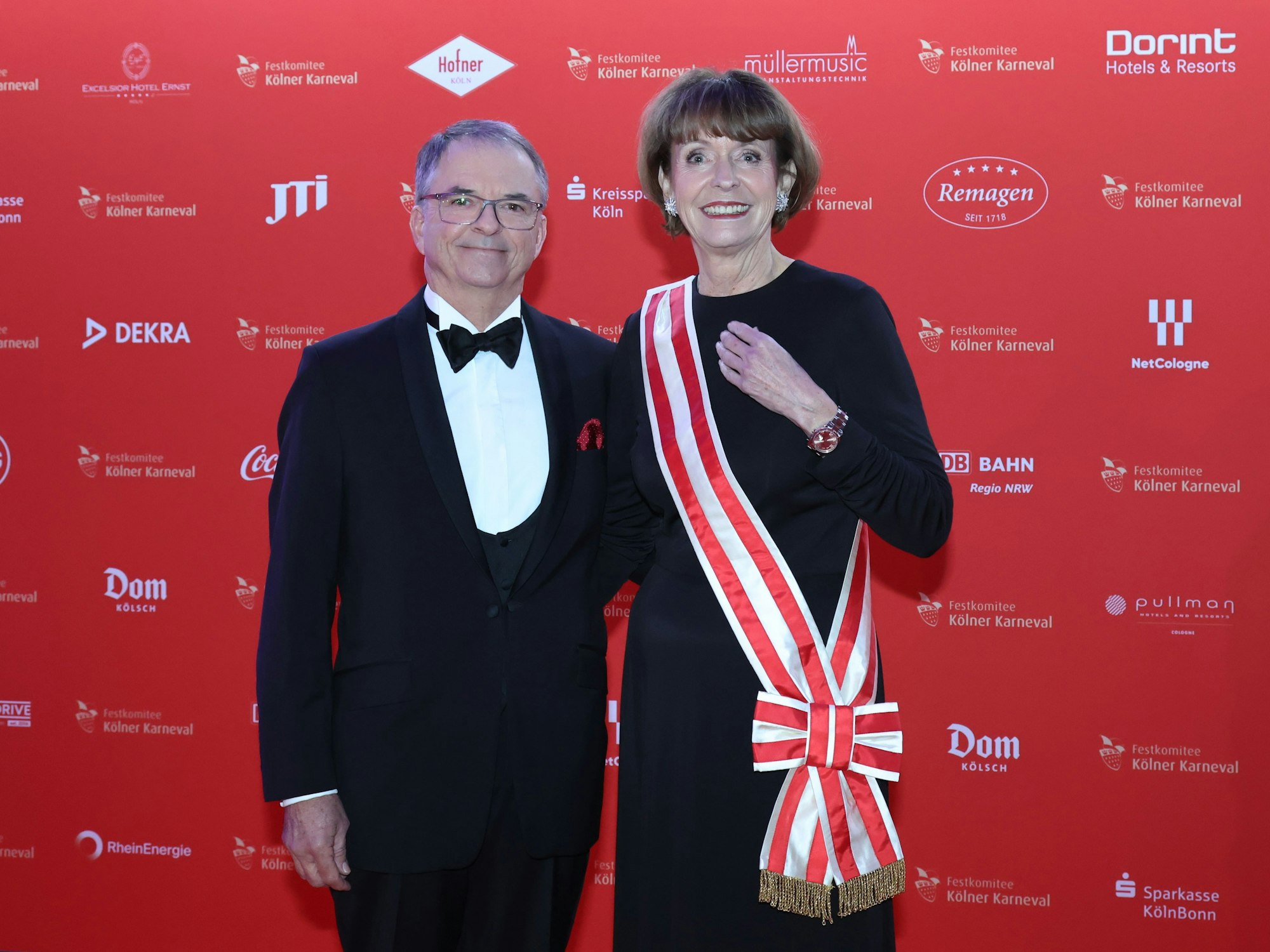 Henriette Reker mit Perry Somers auf dem Roten Teppich.