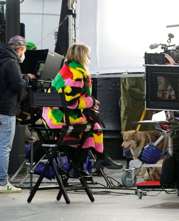 Auch GNTM ist betroffen von dem Inferno an der US-Westküste: Hier ist Heidi Klum 2020 bei den Dreharbeiten zur 16. Staffel der „Castingshow Germany's Next Topmodel“ vor dem Hotel Adlon zu sehen.