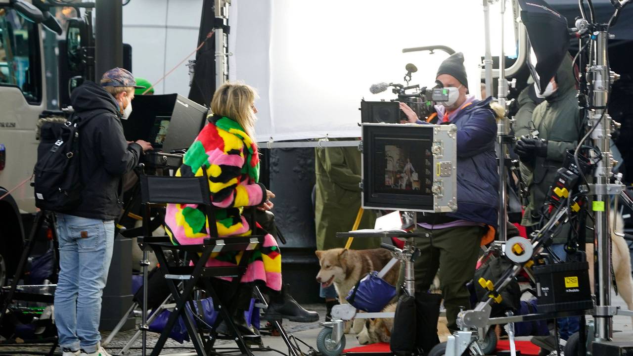Auch GNTM ist betroffen von dem Inferno an der US-Westküste: Hier ist Heidi Klum 2020 bei den Dreharbeiten zur 16. Staffel der „Castingshow Germany's Next Topmodel“ vor dem Hotel Adlon zu sehen.