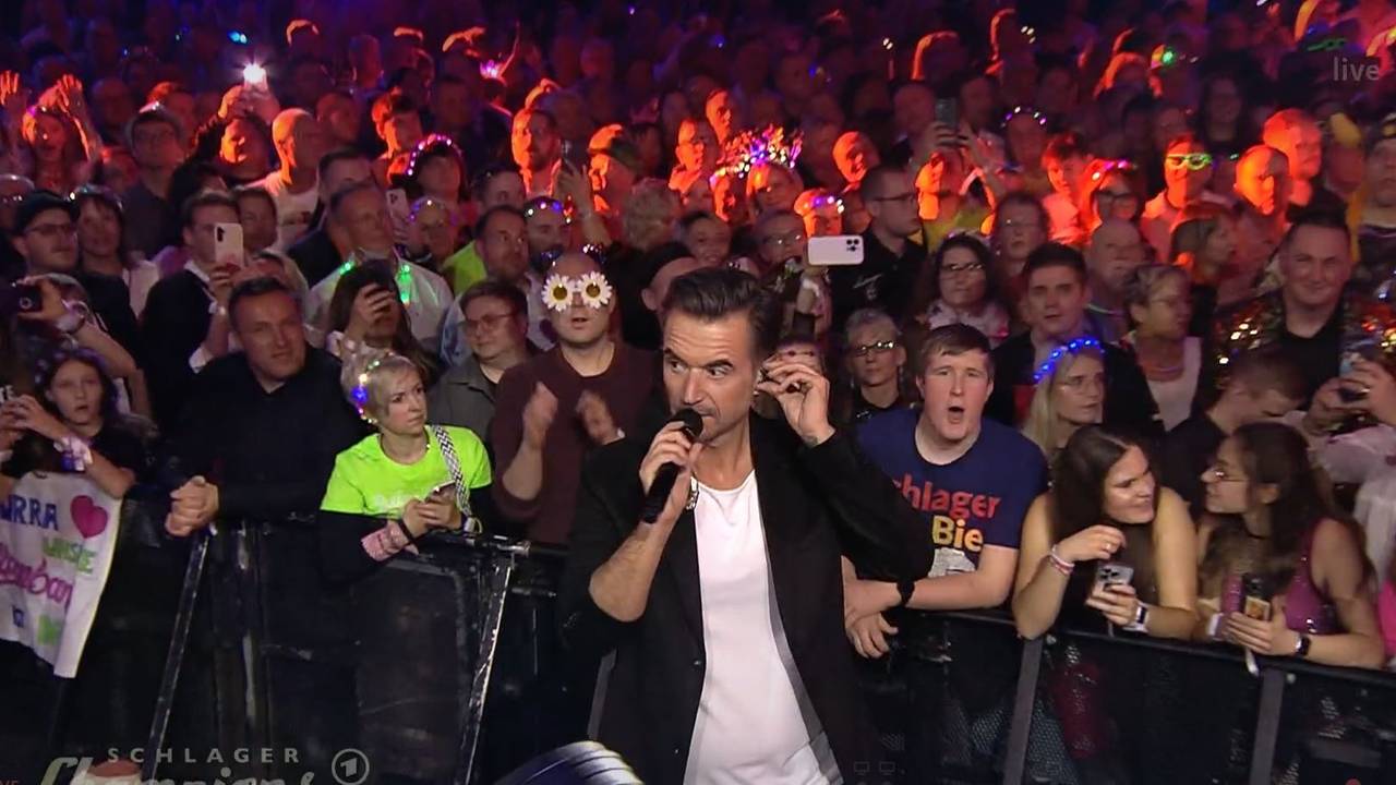Florian Silbereisen muss in der ARD-Show „Schlagerchampions“ am 11.Januar 2025 eine technische Panne wegmoderieren.
