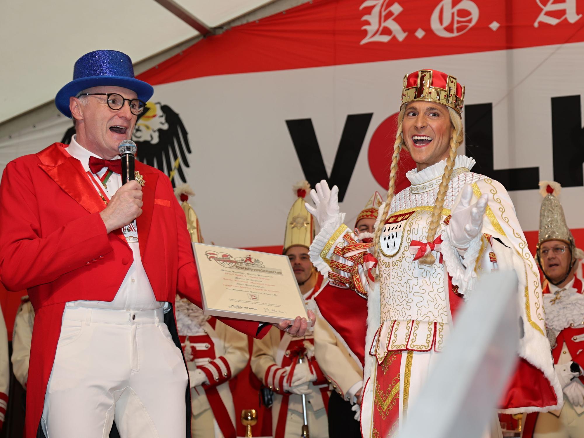 Bürgermeister Ralf Heinen mit Jungfrau Marlis.