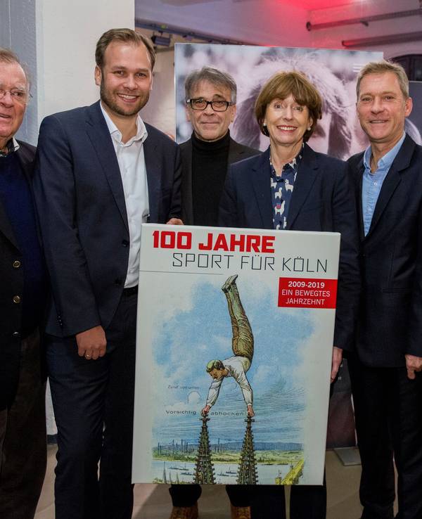 Feierstunde im Sport- und Olympiamuseum zum 100. Geburtstag vom Sportamt und StadtSportBund Köln.
Im Bild v.l.n.r. Manfred Germer, Robert Voigtsberger, Peter Pfeiffer, OB Henriette Reker und Dr. Andreas Höfer.
