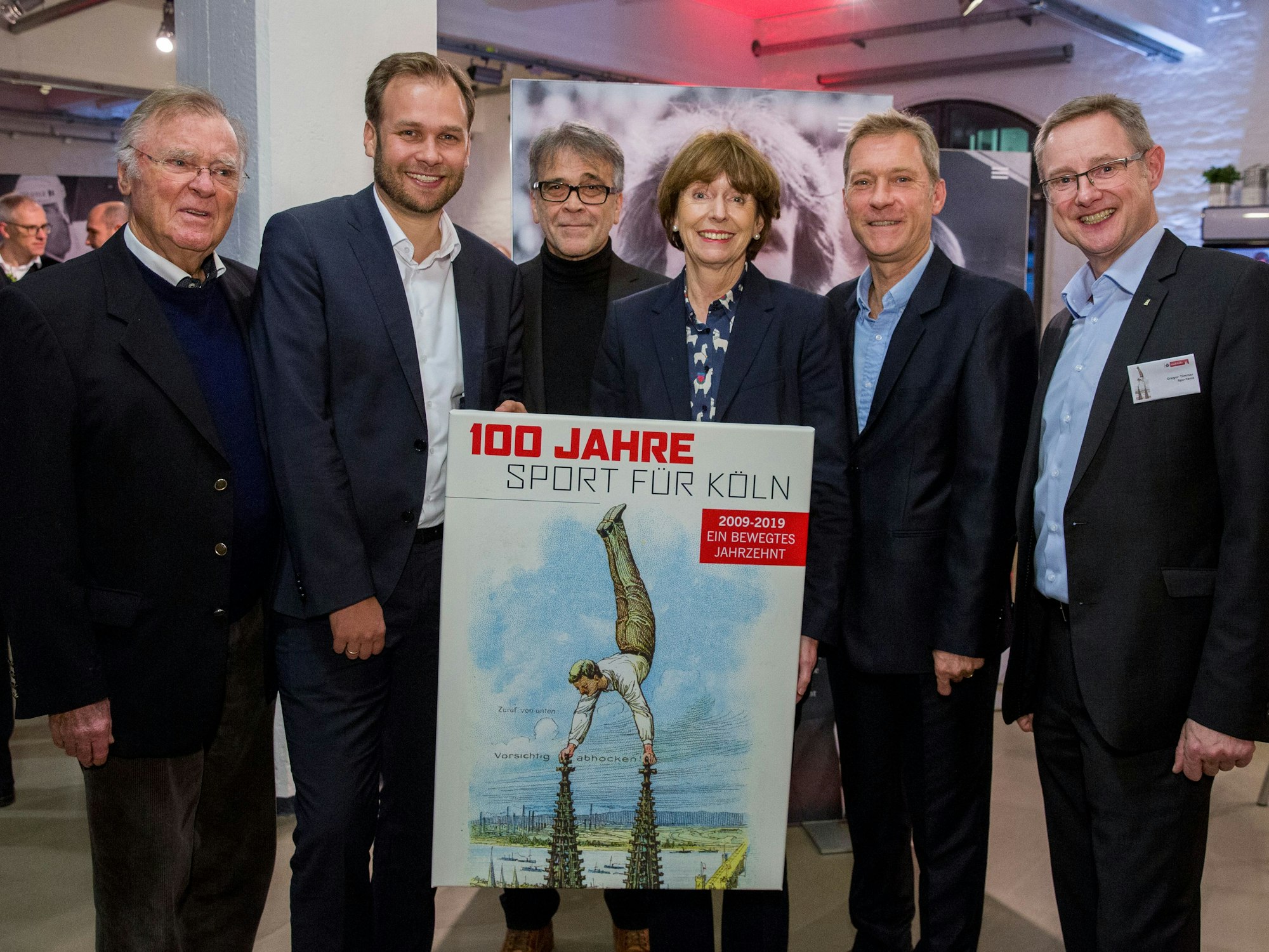 Feierstunde im Sport- und Olympiamuseum zum 100. Geburtstag vom Sportamt und StadtSportBund Köln.
Im Bild v.l.n.r. Manfred Germer, Robert Voigtsberger, Peter Pfeiffer, OB Henriette Reker und Dr. Andreas Höfer.