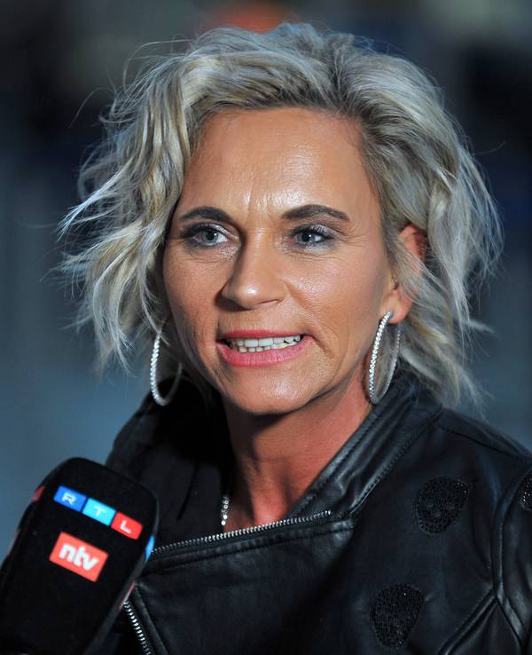 Annika Kärsten-Hoenig anläßlich der Abreise der Kandidaten der RTL - Sendung Ich bin ein Star - holt mich hier raus zum Dschungel-Camp 2024 in Australien am 08.01.2024 auf dem Flughafen Frankfurt / Main.