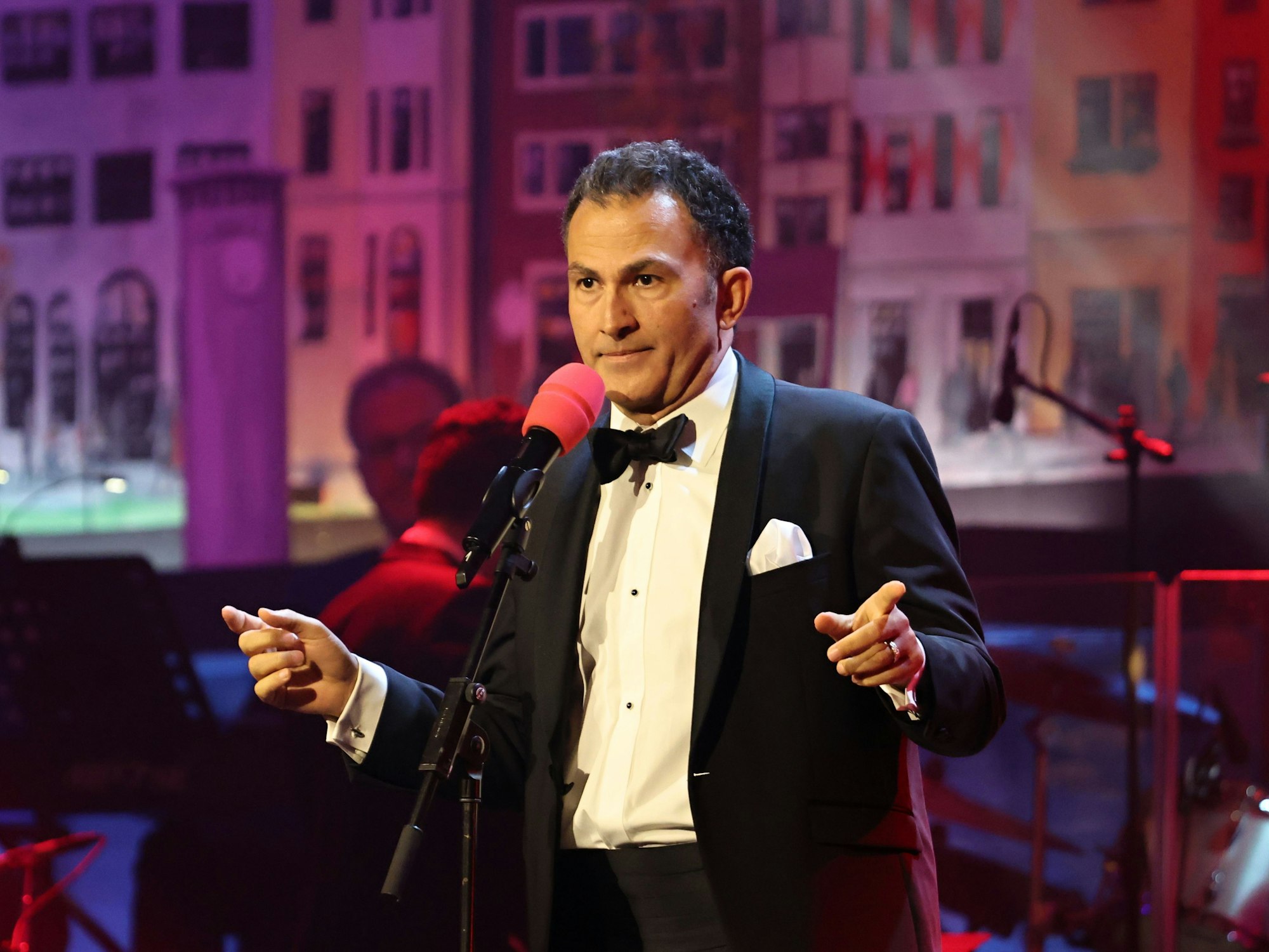 Fatih Cevikkollu beim Auftritt im Gürzenich.