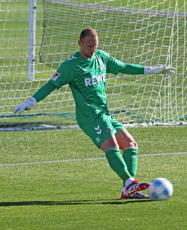 1. FC Köln, Trainingslager in Estepona/Spanien: Marvin Schwäbe in Aktion.