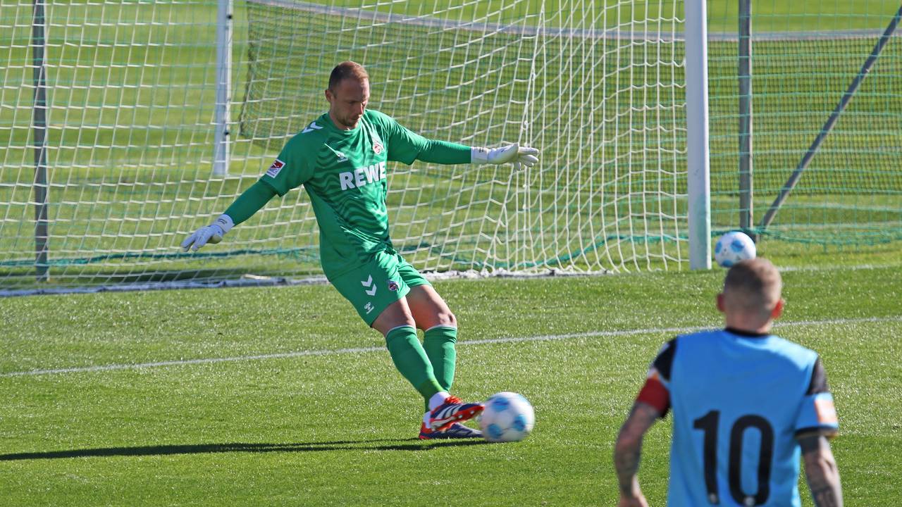 1. FC Köln, Trainingslager in Estepona/Spanien: Marvin Schwäbe in Aktion.
