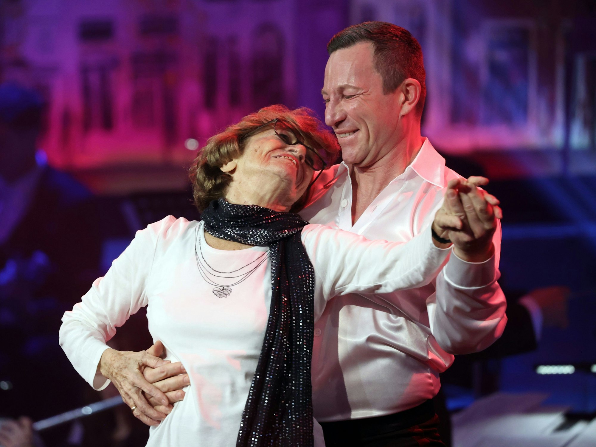 Tanz und Ehrung von Biggi Fahnenschreiber.