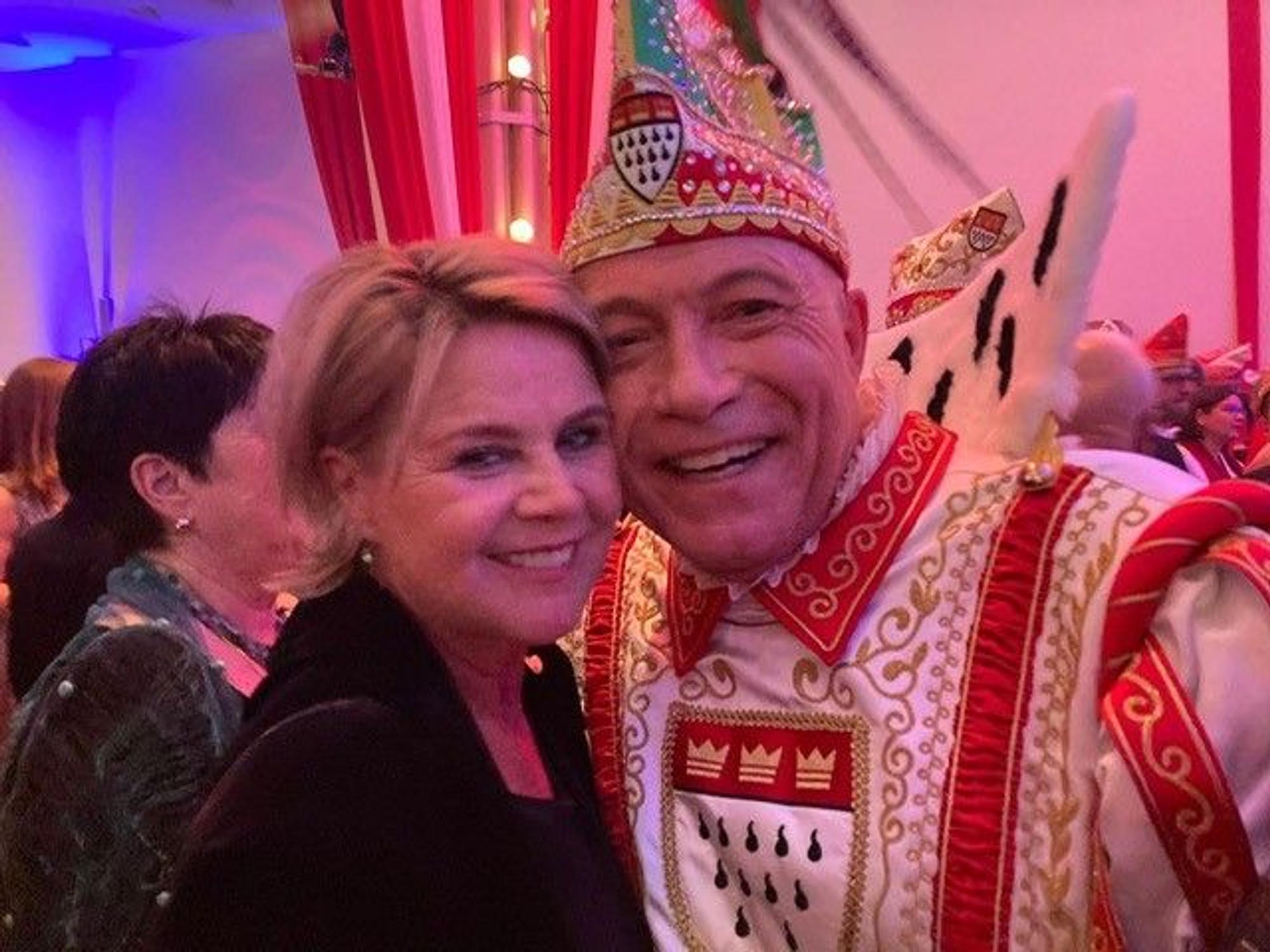Andrea Nikuta-Meerloo mit Prinz René I.