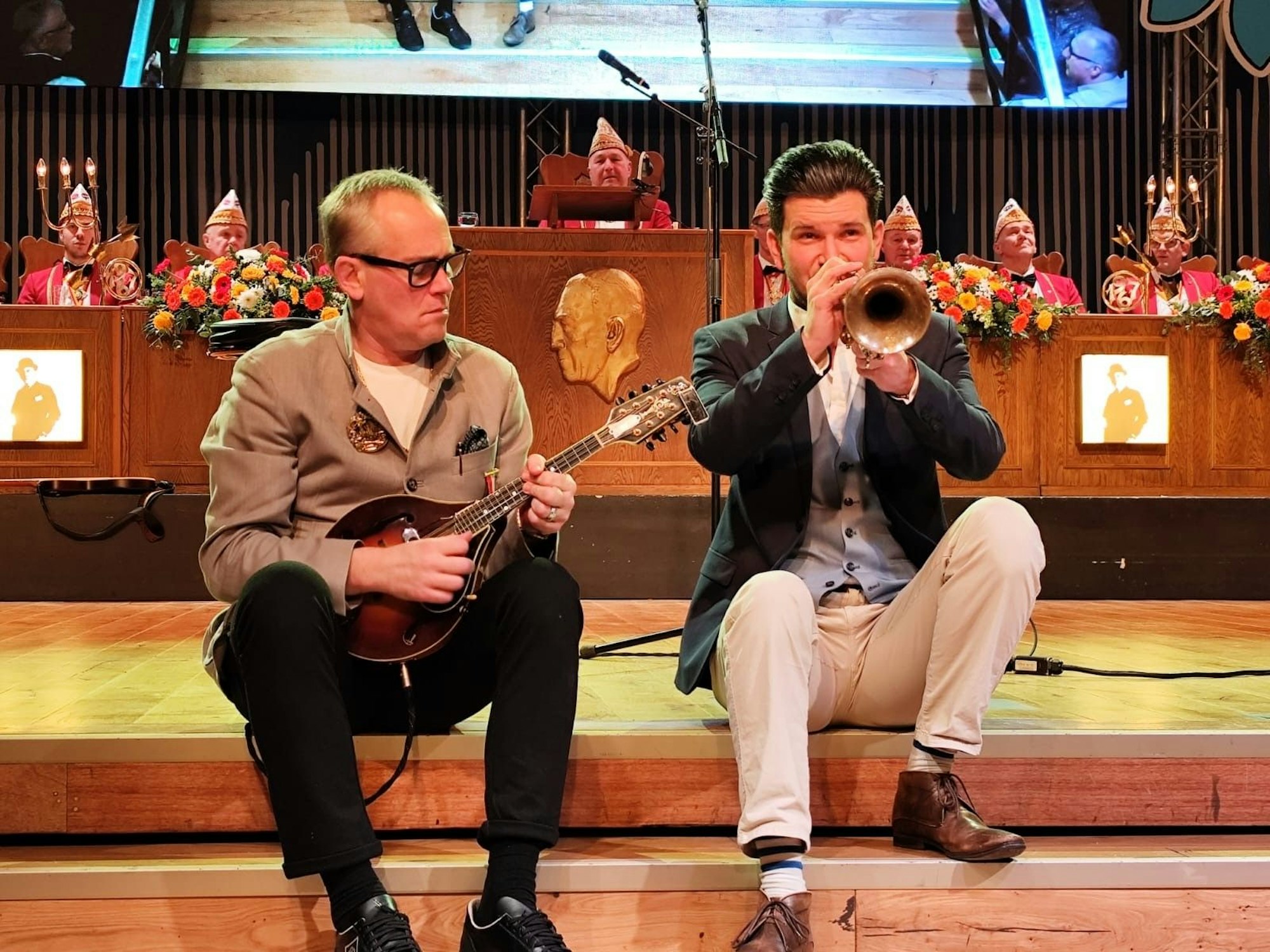JP Weber mit Michael Kuhl auf der Bühne.