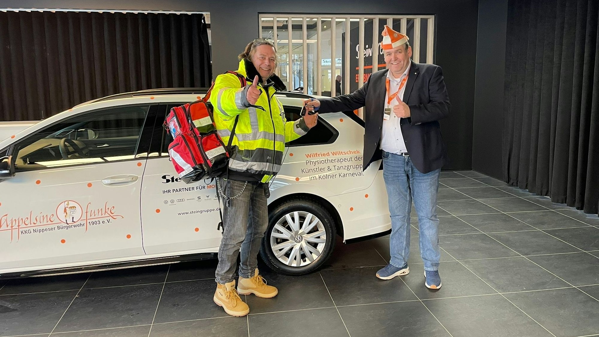 Wilfried Wiltschek vor seinem neuen Auto.