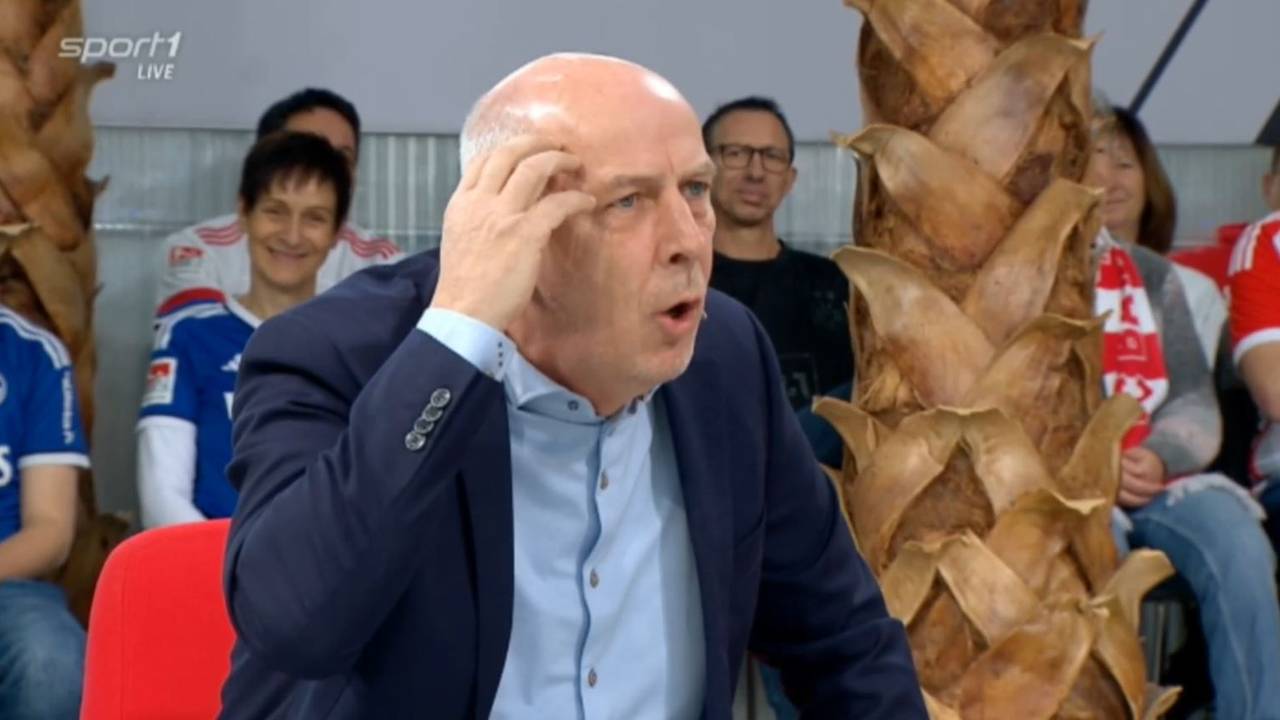Mario Basler gestikuliert am 12. Januar 2025 im Doppelpass auf Sport1.