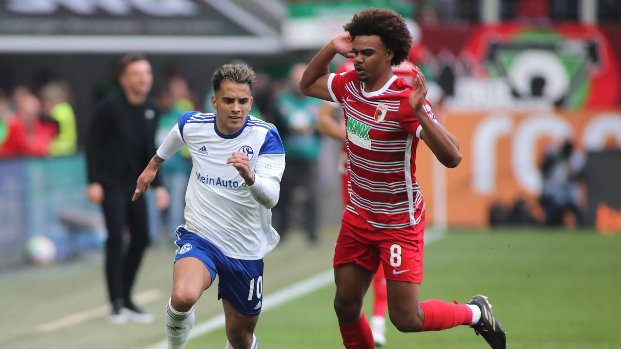 Renato Veiga im Zweikampf mit Rodrigo Zalazar.