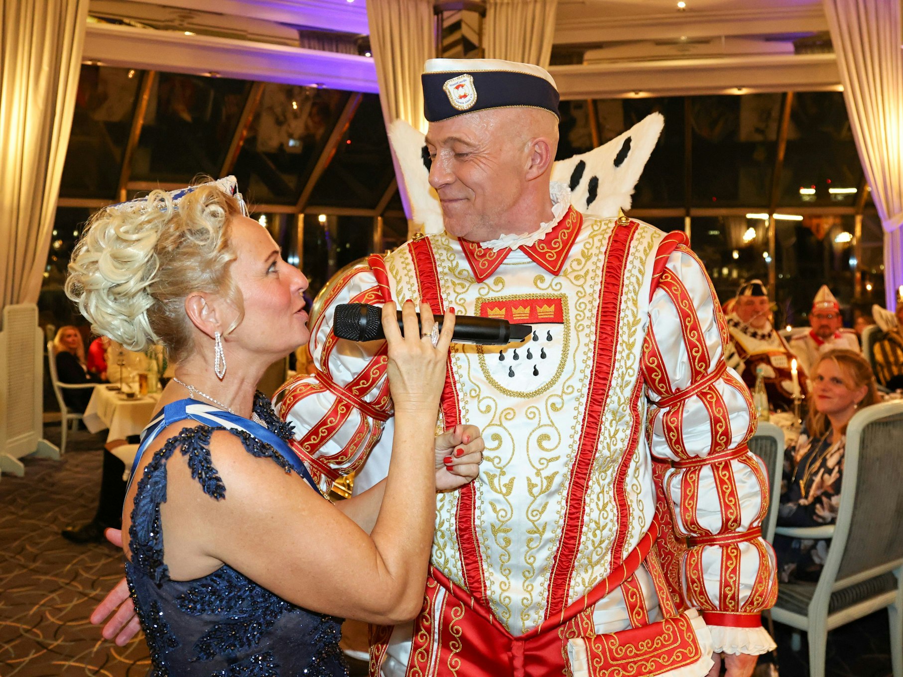 Venetia Evelyn Werner singt für Prinz René I.