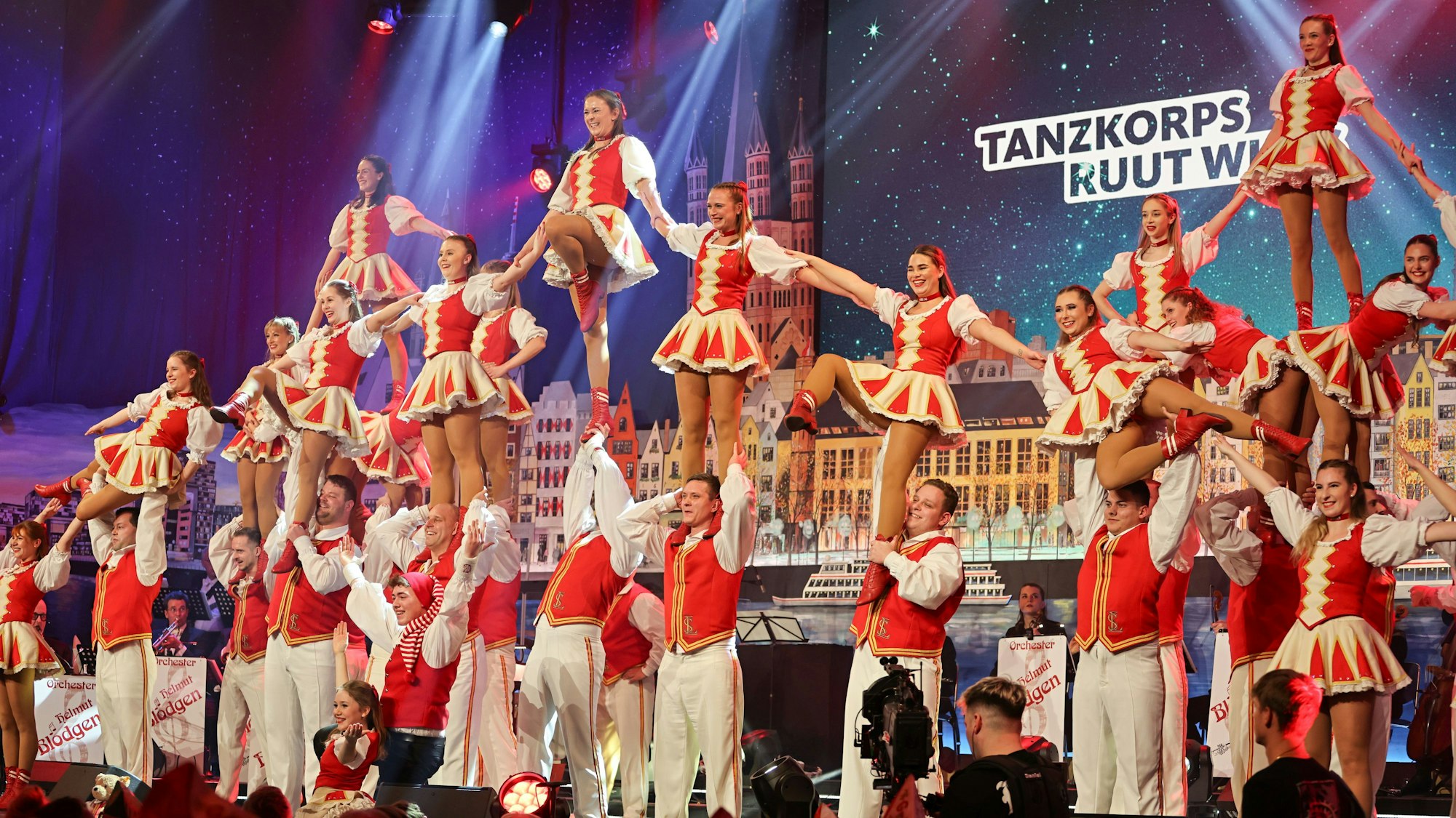 Tanzkorps Colonia Ruut Wiess auf der Bühne.