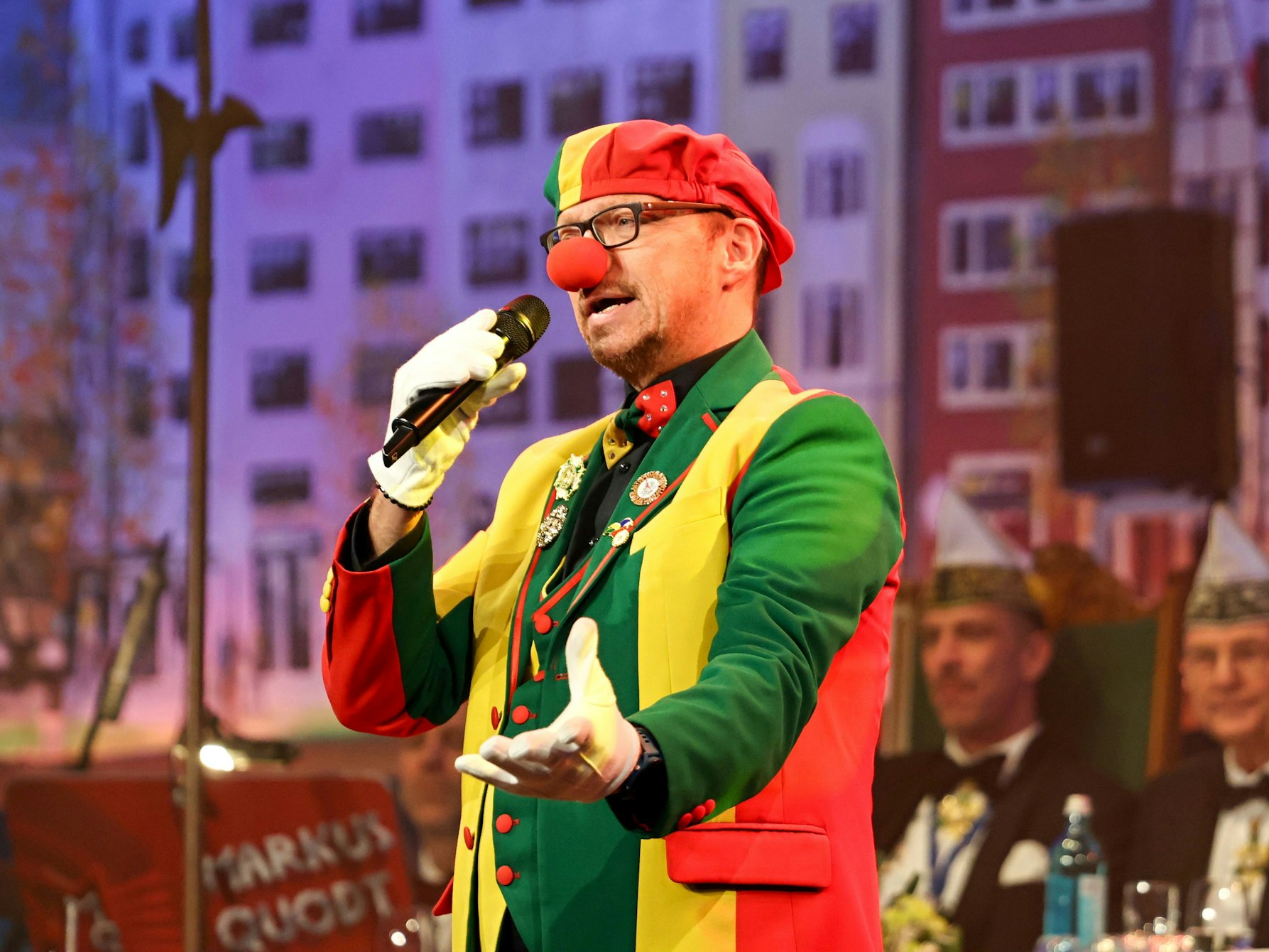 Jörg Runge beim Auftritt auf der Bühne.