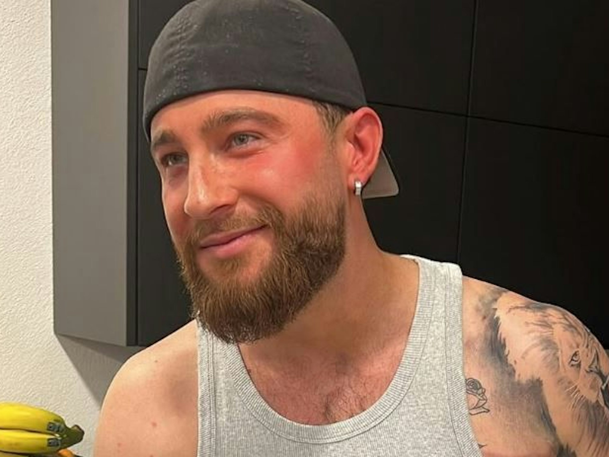 Das Selfie hat Umut am 14. Dezember 2024 auf Instagram veröffentlicht.