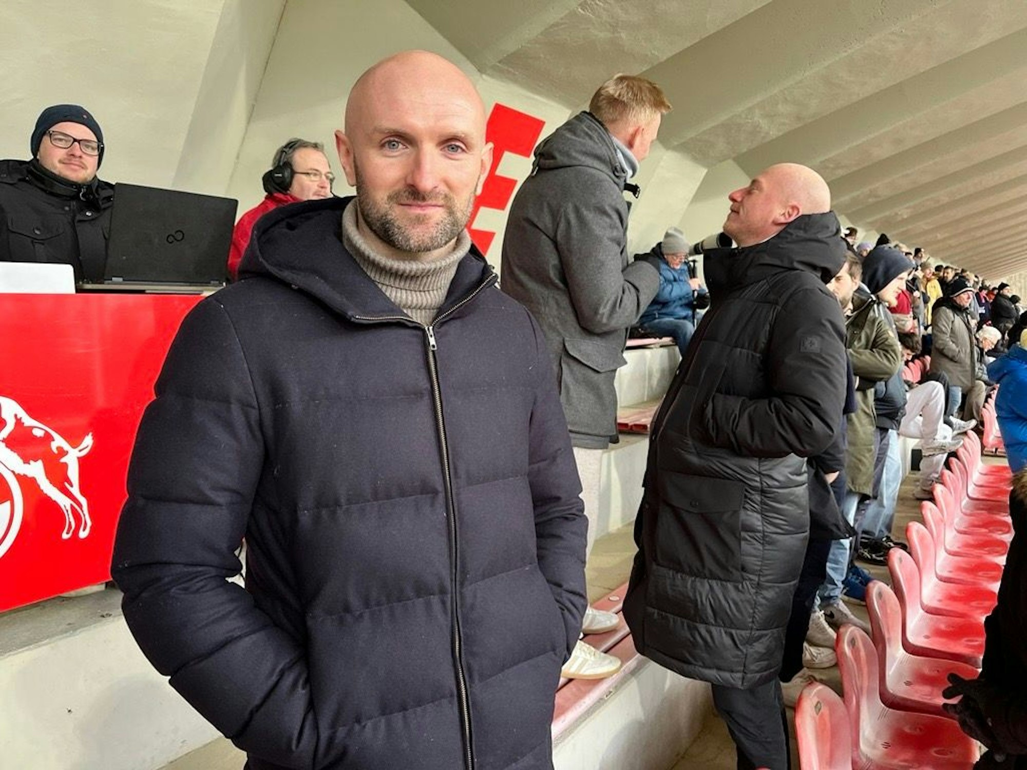 Konstantin Rausch auf der Tribüne im Franz-Kremer-Stadion.