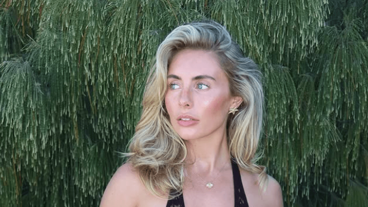 Das OnlyFans-Model Bonnie Blue in einem schwarzen Top.