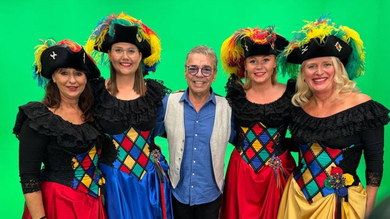 Micky Brühl mit vier Mitgliedern der KG Colombina Colonia.