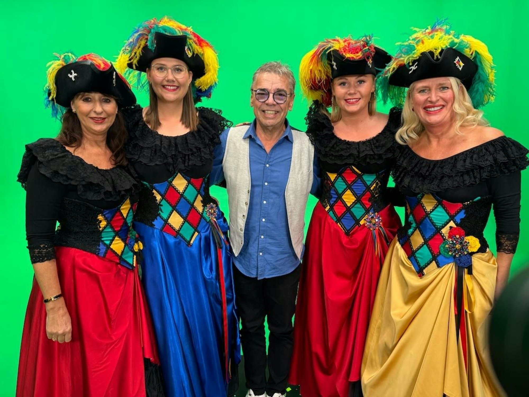 Micky Brühl mit vier Mitgliedern der KG Colombina Colonia.