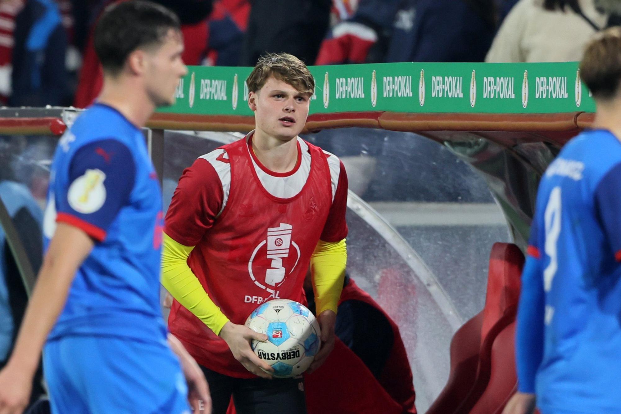 FC-Torhüter Jonas Urbig, hier am 21. Oktober im DFB-Pokal gegen Holstein Kiel, könnte noch in diesem Winter zu Bayern München wechseln.