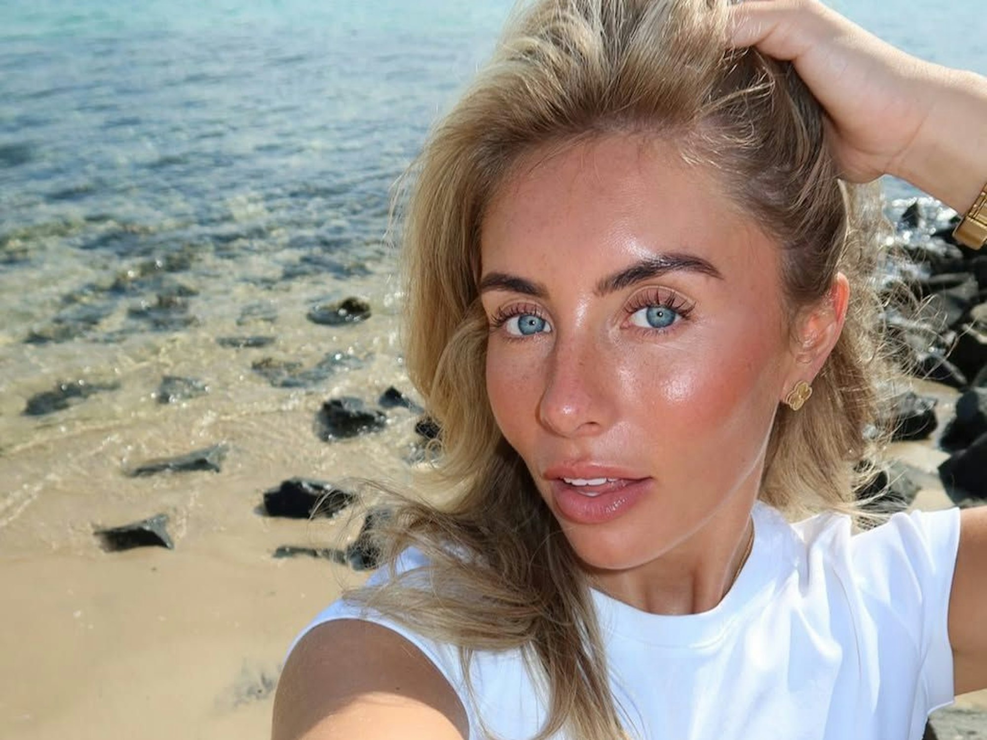 OnlyFans-Model Bonnie Blue am Strand.