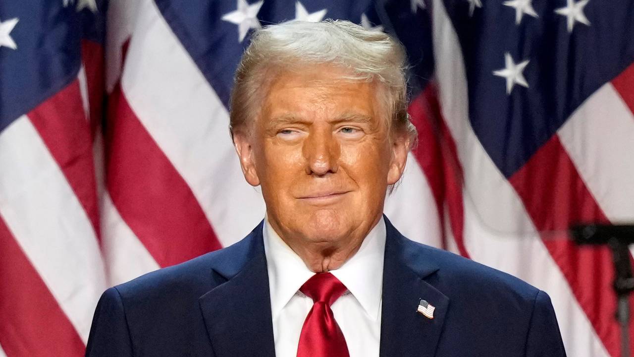 Donald Trump bei einer Wahlparty am 6. November 2024 in West Palm Beach, Florida.