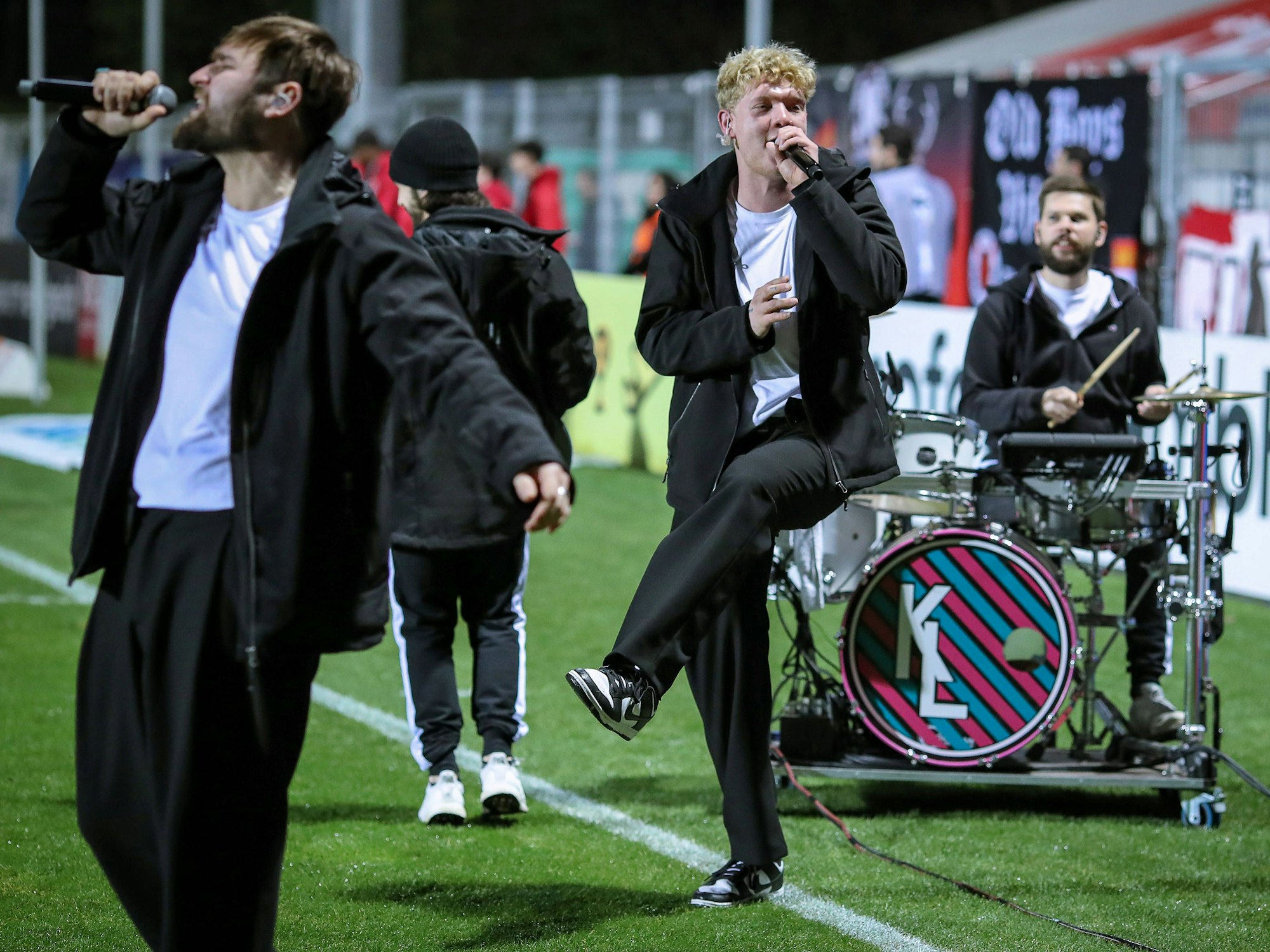 King Loui spielen im Stadion von Viktoria Köln.