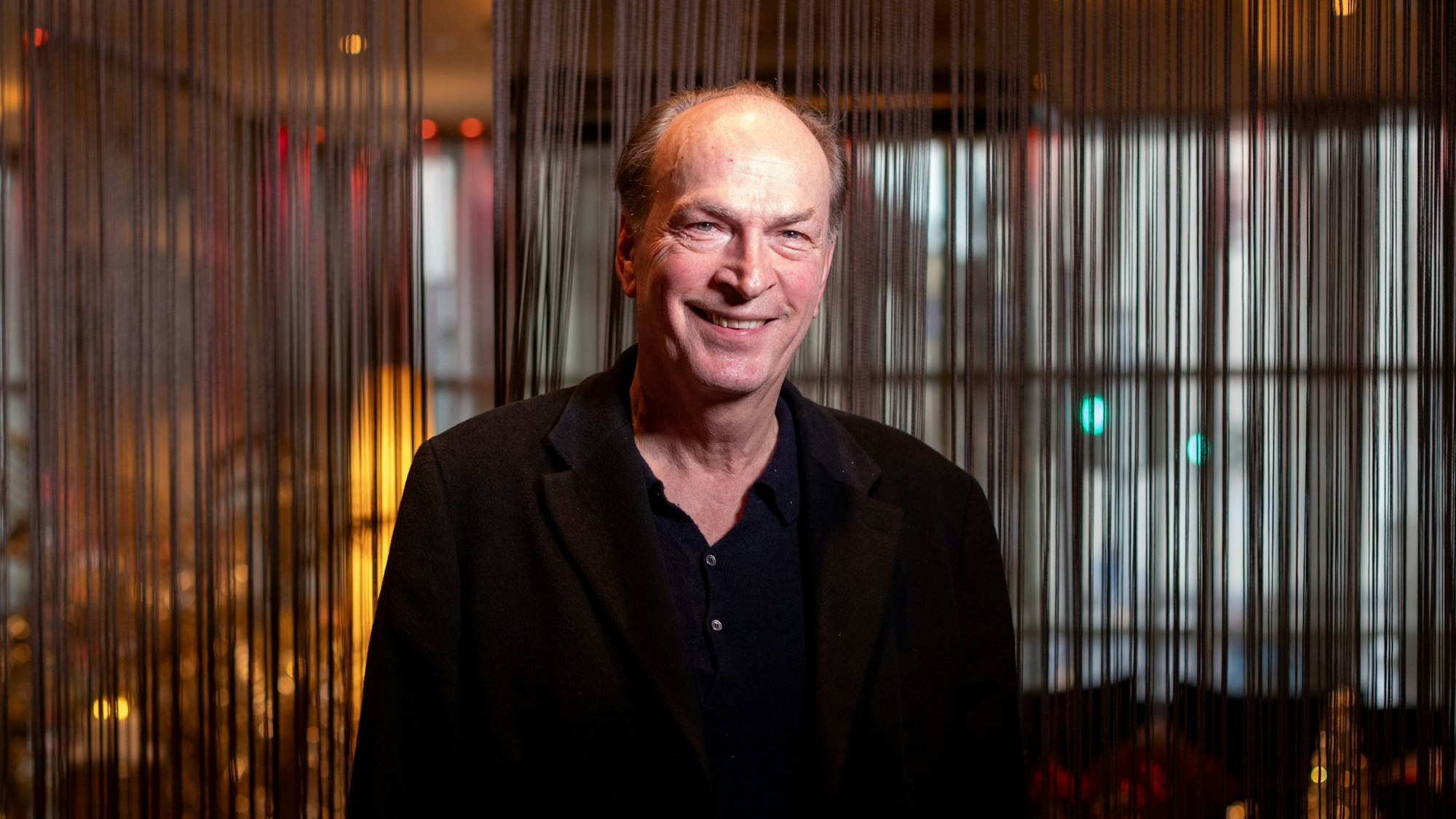 Herbert Knaup, Schauspieler, fotografiert am 8.1.25 im Savoy Hotel Köln nach einem Talk mit Horst Stellmacher.