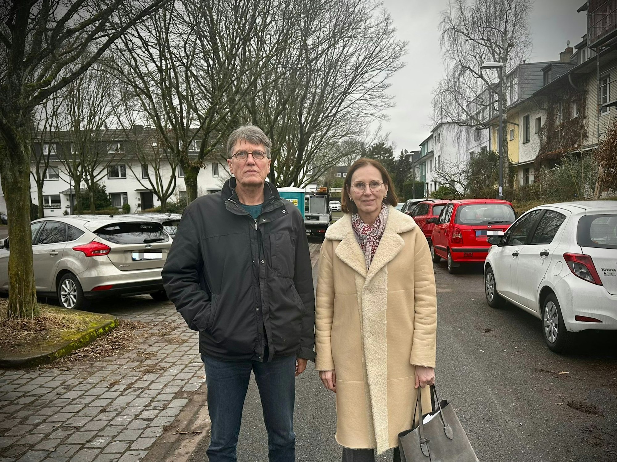 Dr. Michael Boedler und Dr. Birgit Haase sind Anwohner der Hochwaldstraße und wütend aufgrund der akuten Ratten-Plage.