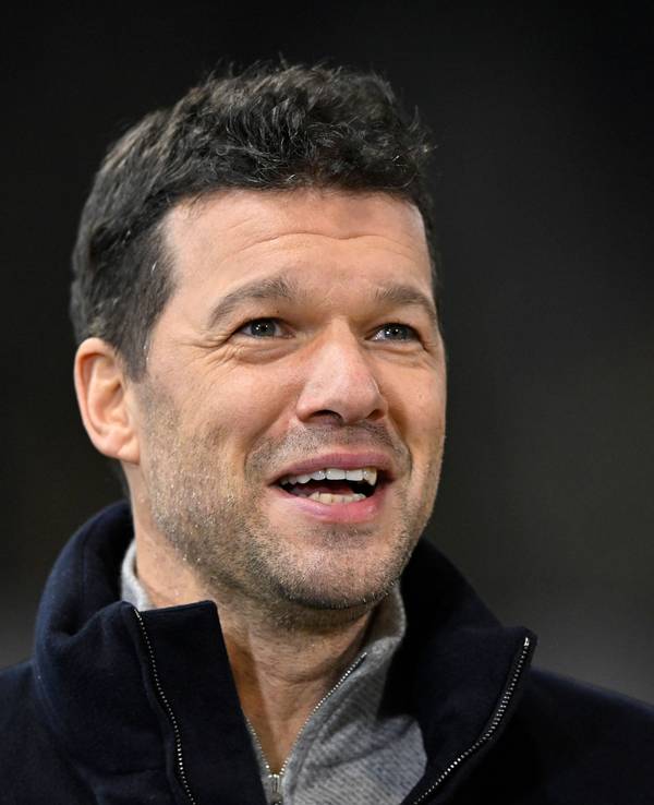 TV-Experte Michael Ballack vor Beginn des Spiels.