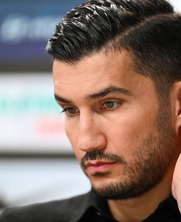 Nuri Sahin schaut nachdenklich.
